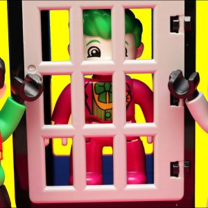 Lego Duplo Batcave ! Batman - Robin - The Joker Goes To Jail !