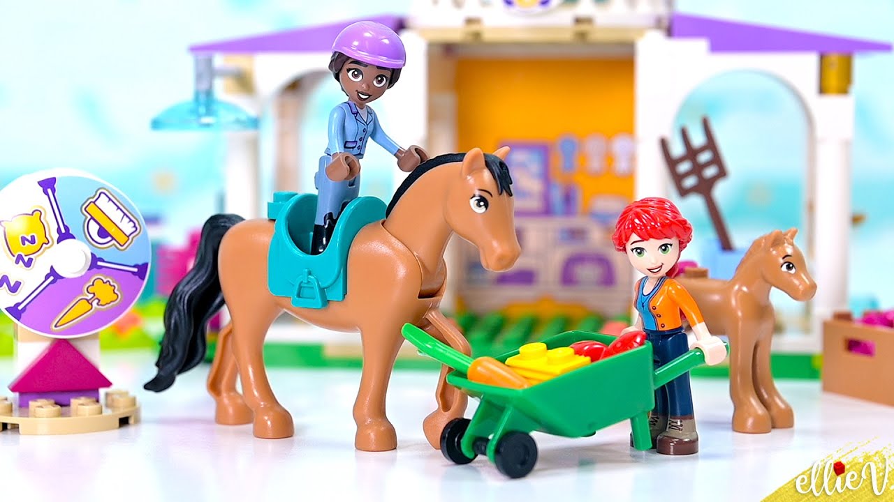 What's this? A rare riding jacket for Aliya? Lego Friends Horse Training build & review