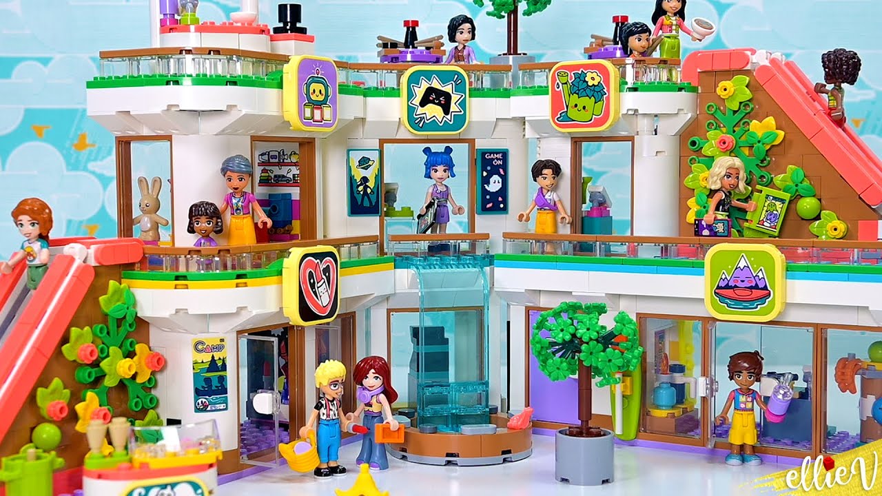 It’s a new shopping experience for new LEGO Friends 🛍️ Heartlake City Mall build & review