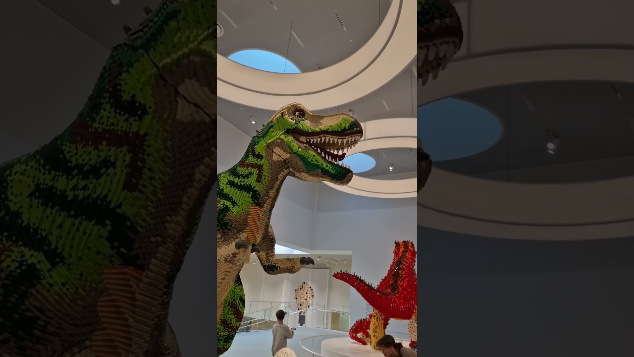 Why are the Dinosaurs crying? #legohouse #billund #dinosaurs #crying