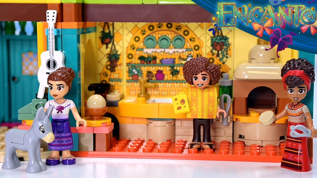 Building the kitchen in the Madrigal House | Lego Disney Encanto build & review part 3