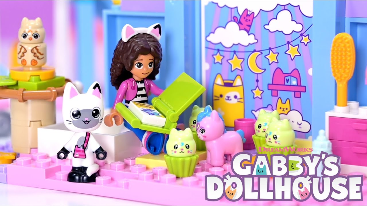 A cute kawaii kitty-themed bedroom | Gabby’s Dollhouse LEGO build & review